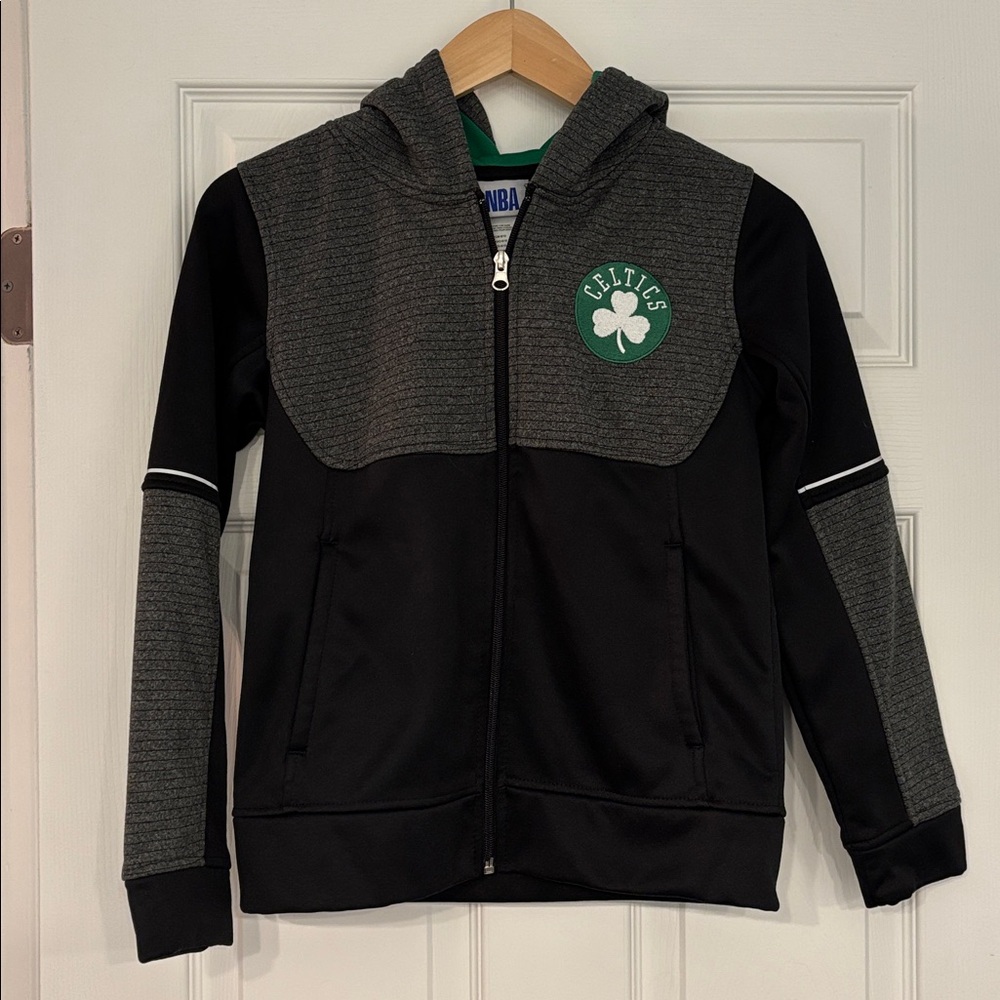 NBA Youth Boston Celtics Zip Hoodie in Black, size Medium (8-10) - Picture 2 of 9